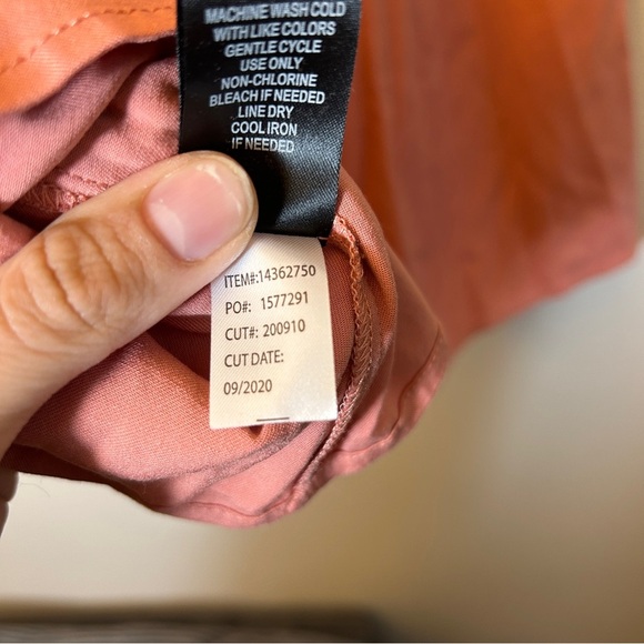 NWT Torrid Coral Button Up Blouse with Corset Back Size 2 - Picture 7 of 8